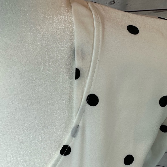 NWT RW&CO. White & Blue Polka Dot Shirt - M - Picture 1 of 7